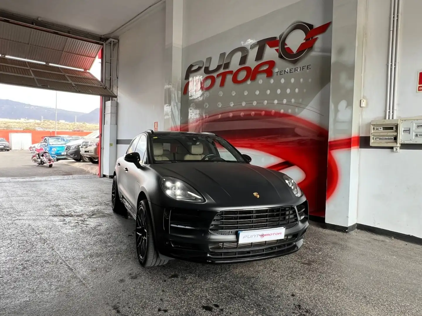 Porsche Macan Aut. Gris - 2