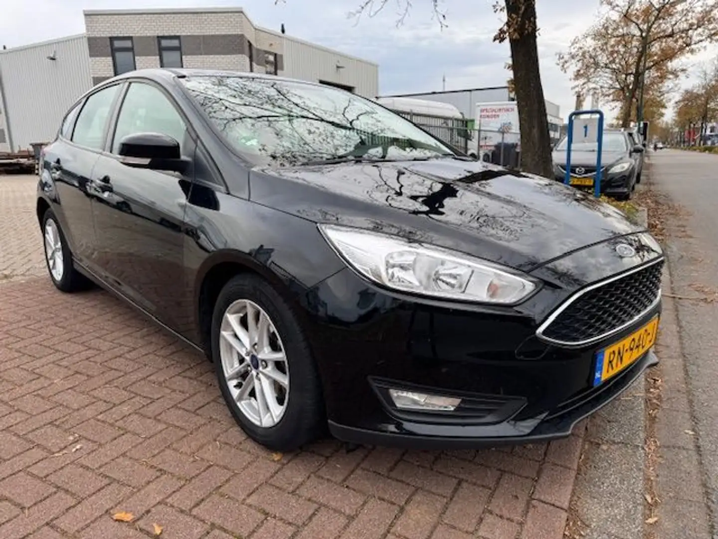 Ford Focus 1.0 125pk 5deurs Lease Edition Airco/ECC,Navigatie Zwart - 1