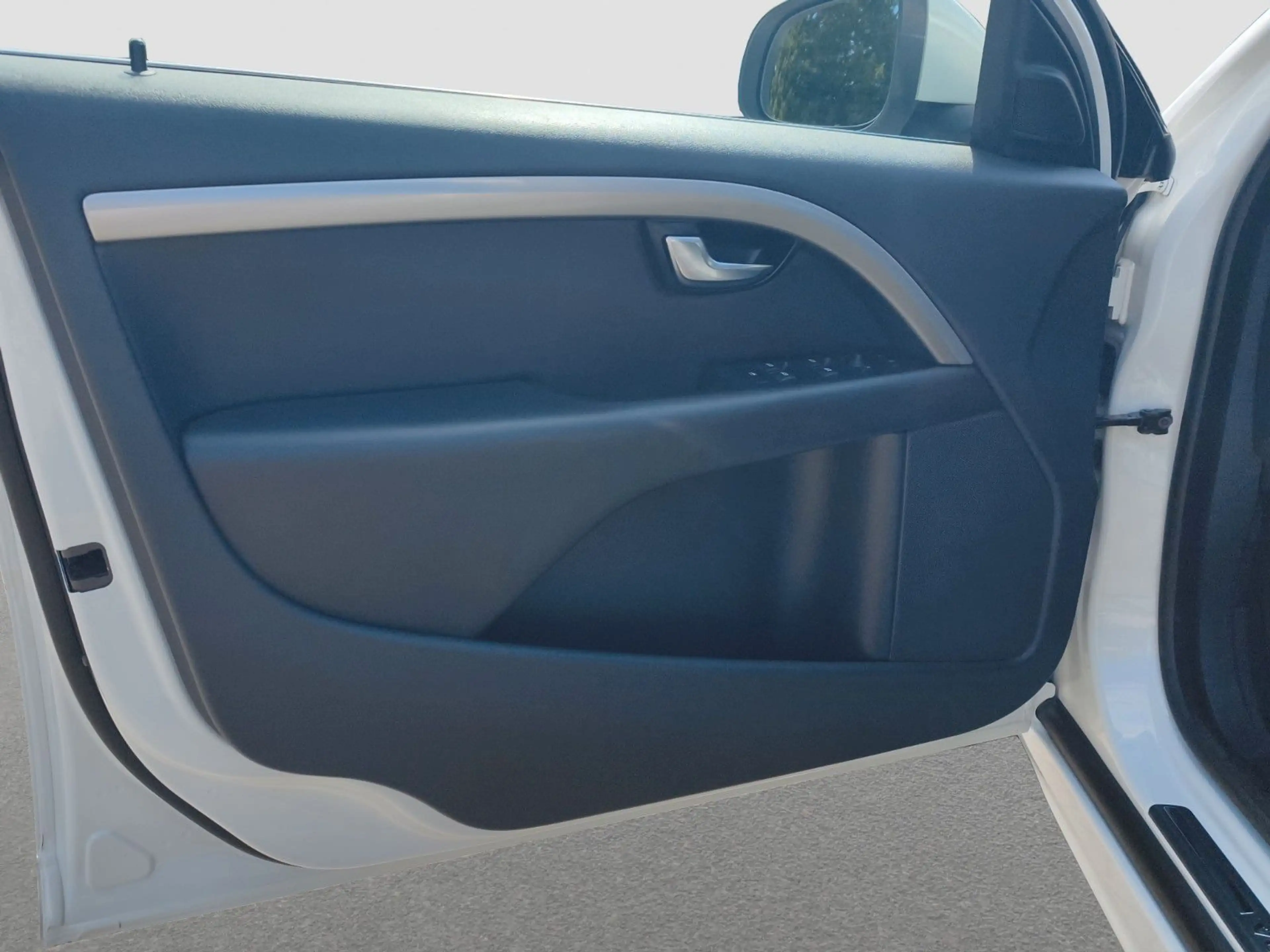 Volvo V70 D3 Momentum — photo 13
