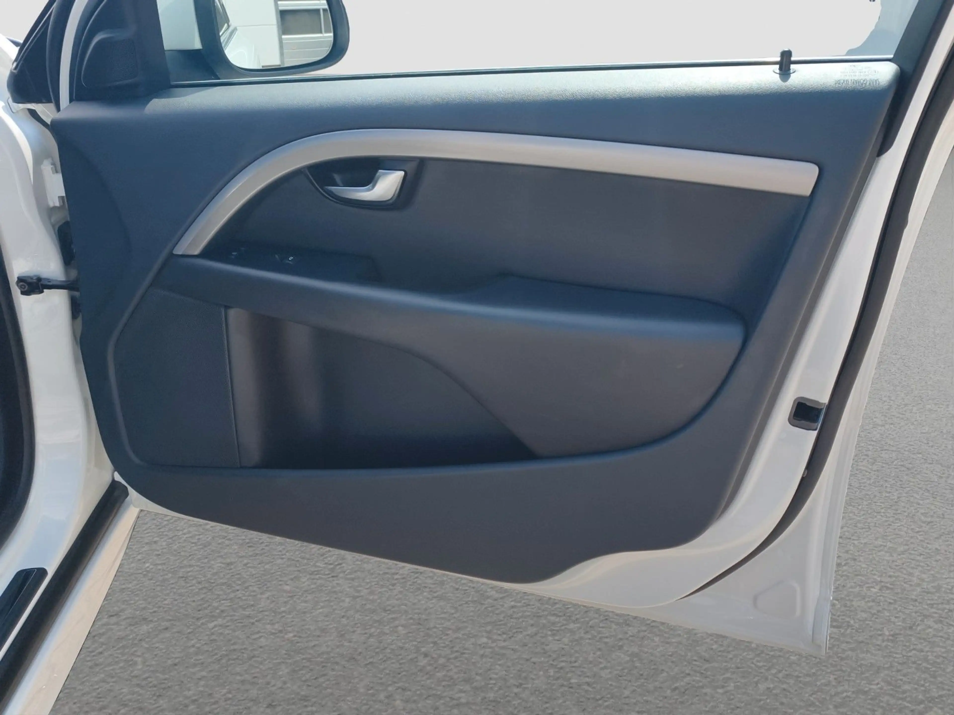 Volvo V70 D3 Momentum — photo 15