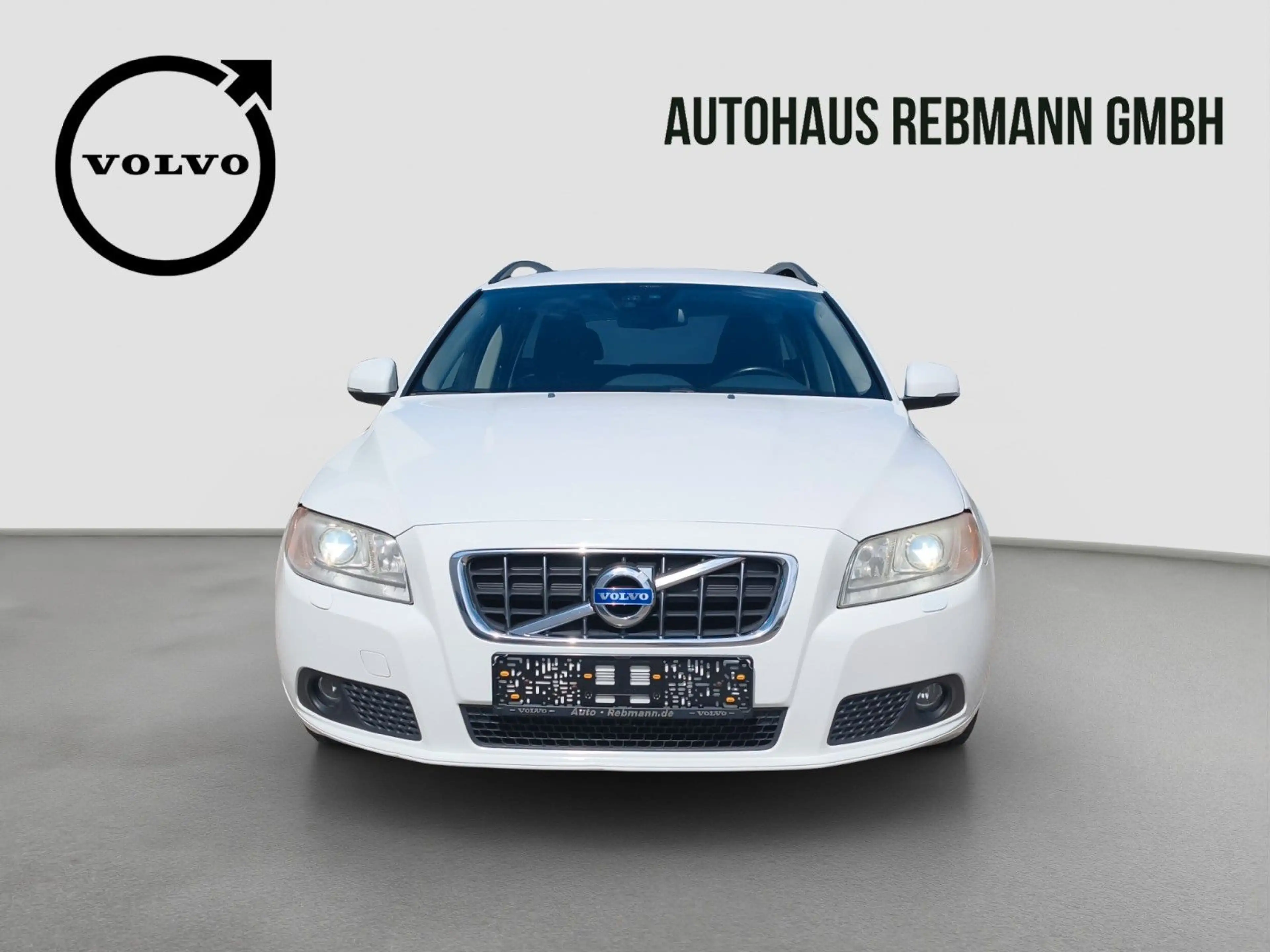 Volvo V70 D3 Momentum — photo 2