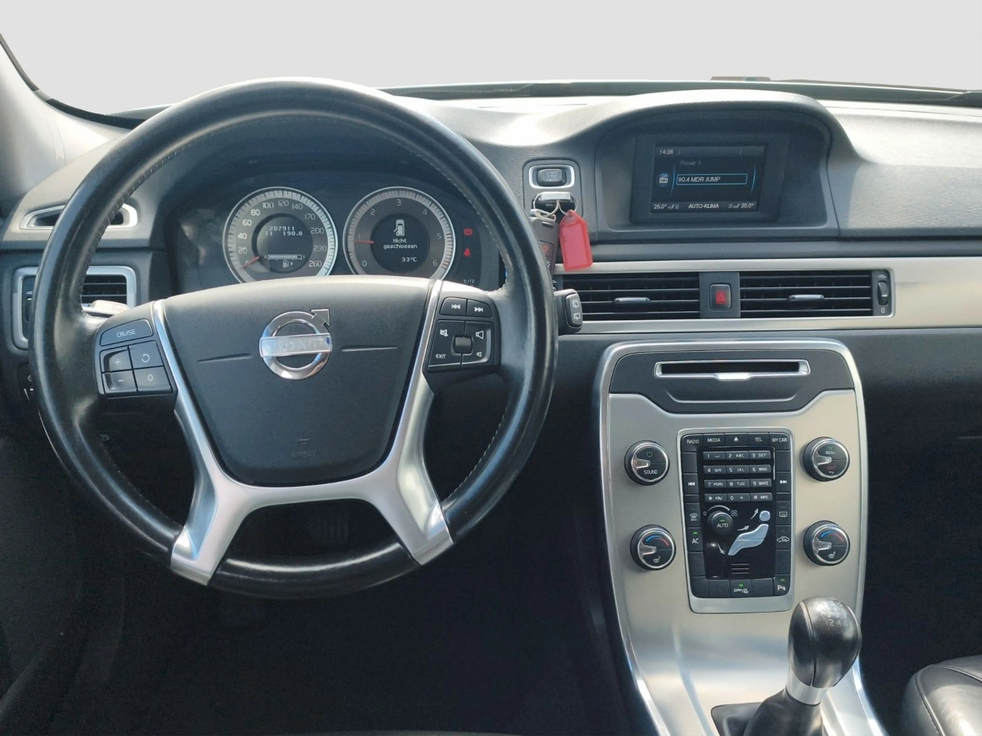 Volvo V70 D3 Momentum — photo 10