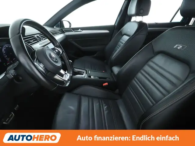 Volkswagen Passat view 10