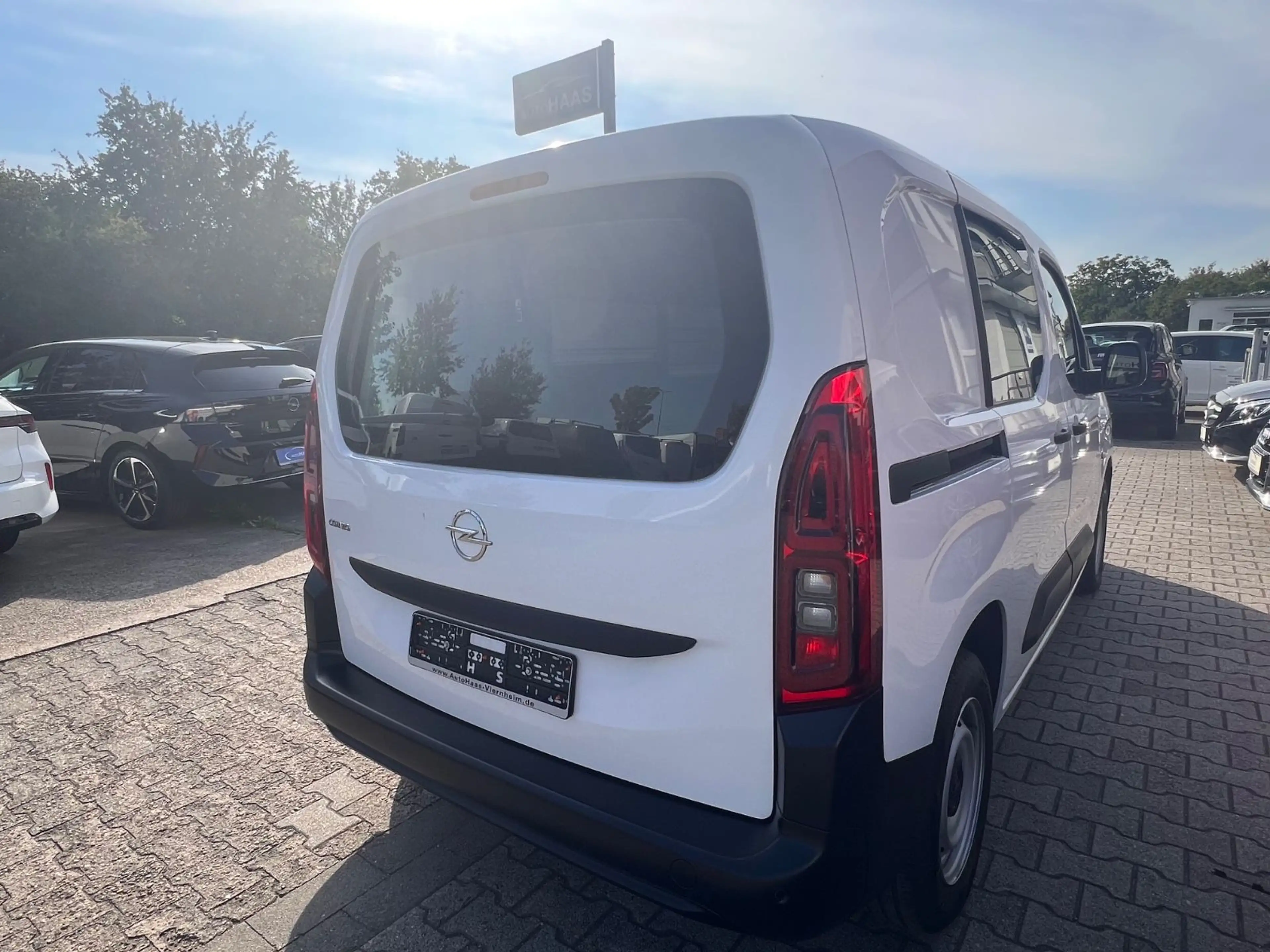 Opel Combo E Cargo Selection*Navi*3-Sitzer*6-Gang — photo 5