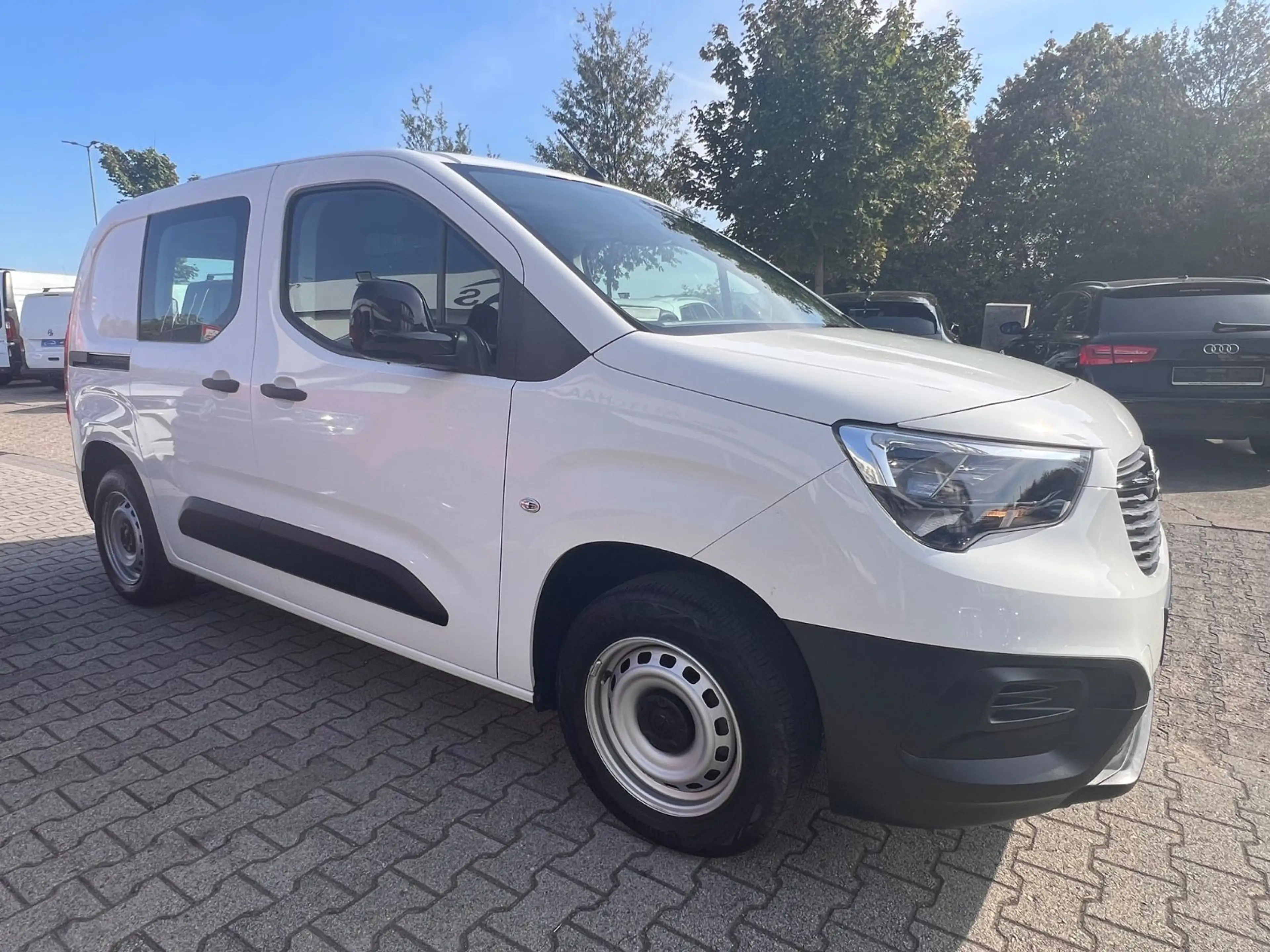 Opel Combo E Cargo Selection*Navi*3-Sitzer*6-Gang — photo 6