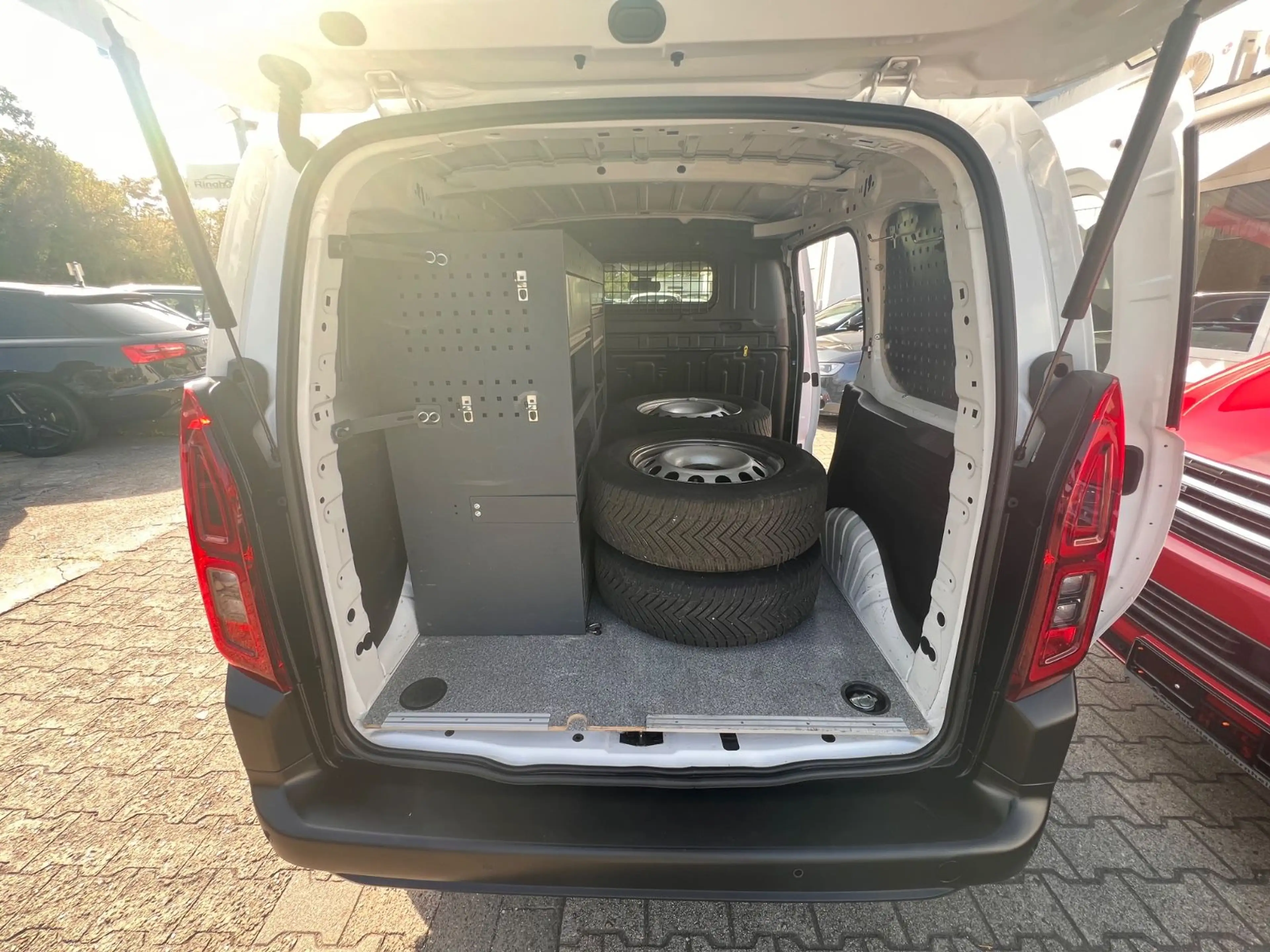 Opel Combo E Cargo Selection*Navi*3-Sitzer*6-Gang — photo 9