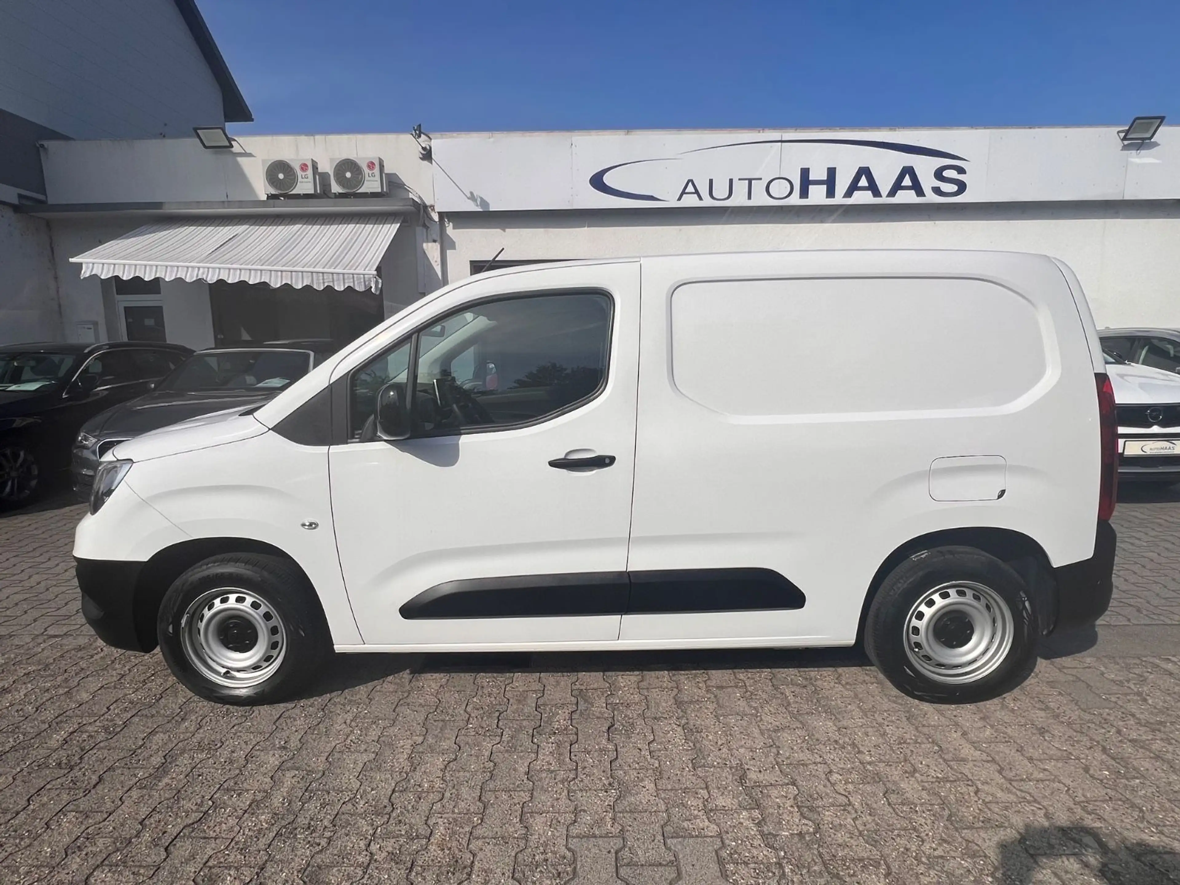 Opel Combo E Cargo Selection*Navi*3-Sitzer*6-Gang — photo 2