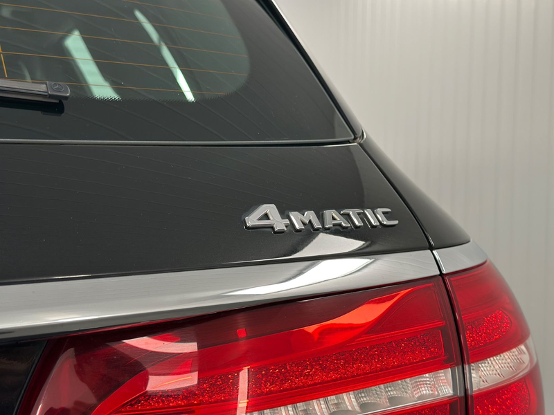 Mercedes-Benz E 450 4Matic AMG SPORTPAKET PANO 360° WIDESCREEN — photo 10