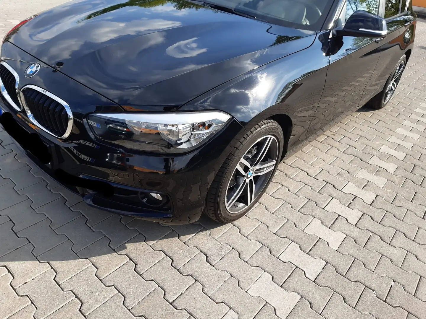 BMW 118 1er (5-Türer) 118i Sport Line Schwarz - 2