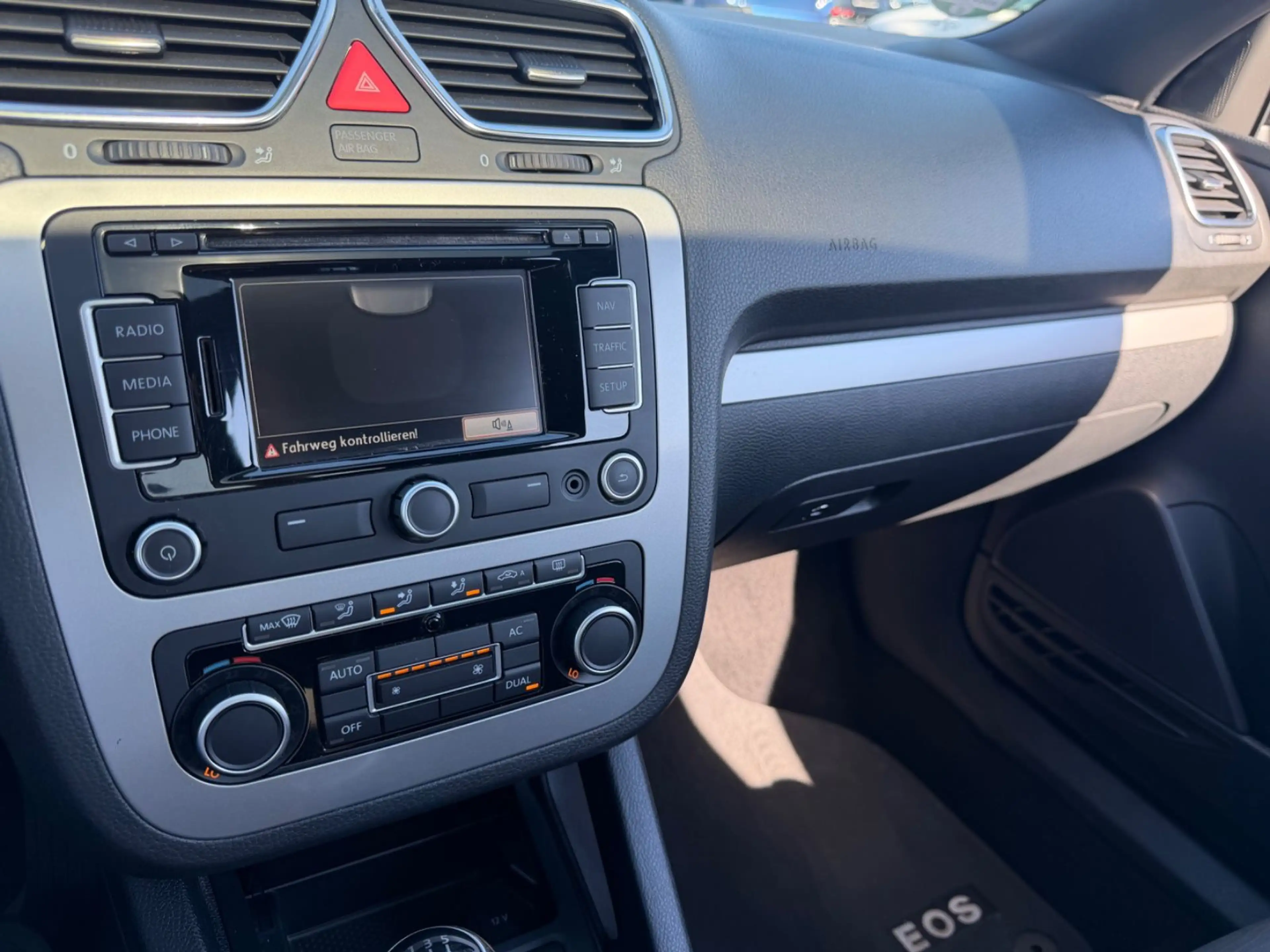 Volkswagen Eos Klimaautomatik Pano Navigation PDC — photo 12