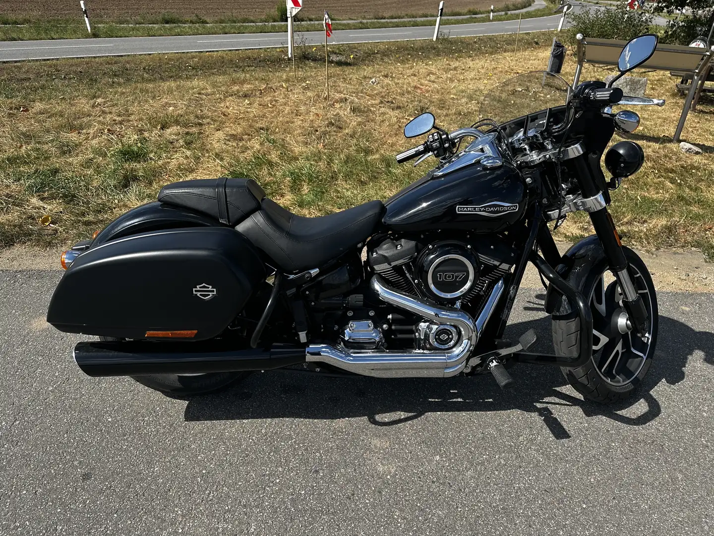 Harley-Davidson Sport Glide - 1