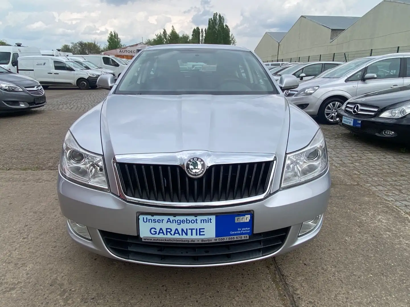 Skoda Octavia Standheizung+Allwetter+PDC+1.Hand Schwarz - 2