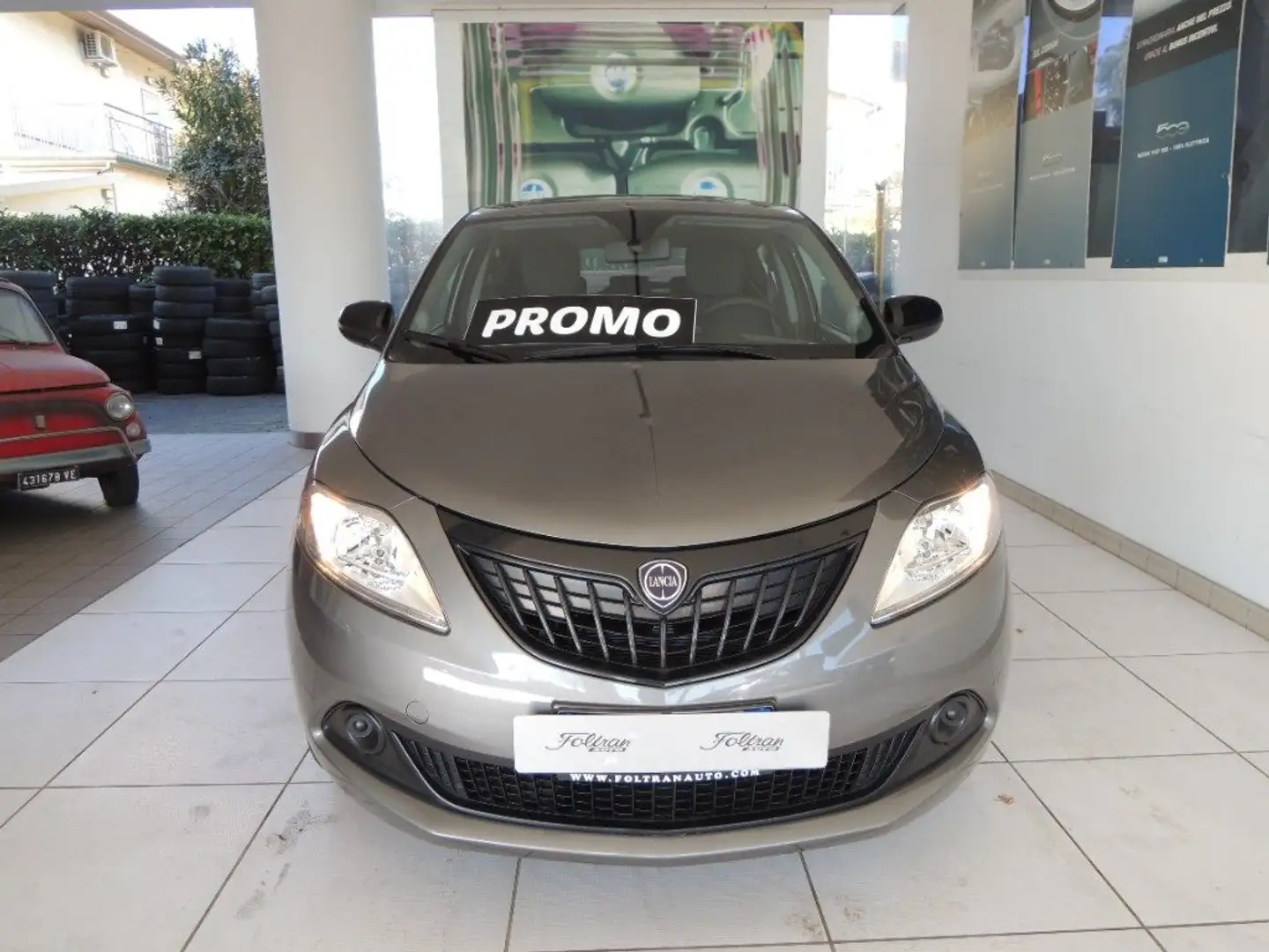 Lancia Ypsilon 1.0 FireFly 5 porte S&S Hybrid Oro Grigio - 2