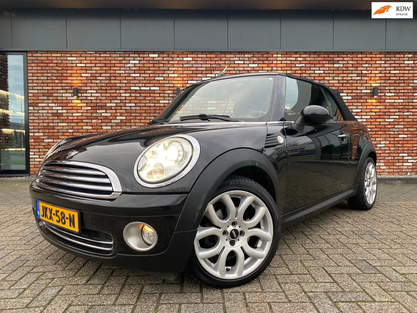 MINI Cooper Cabrio Mini 1.6 Chili Leer 17inch 144000km! Zwart - 1