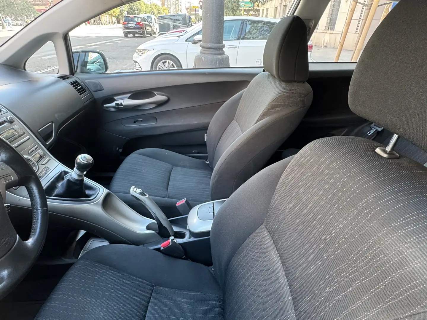 Toyota Auris 2.0D-4D Sol - 1