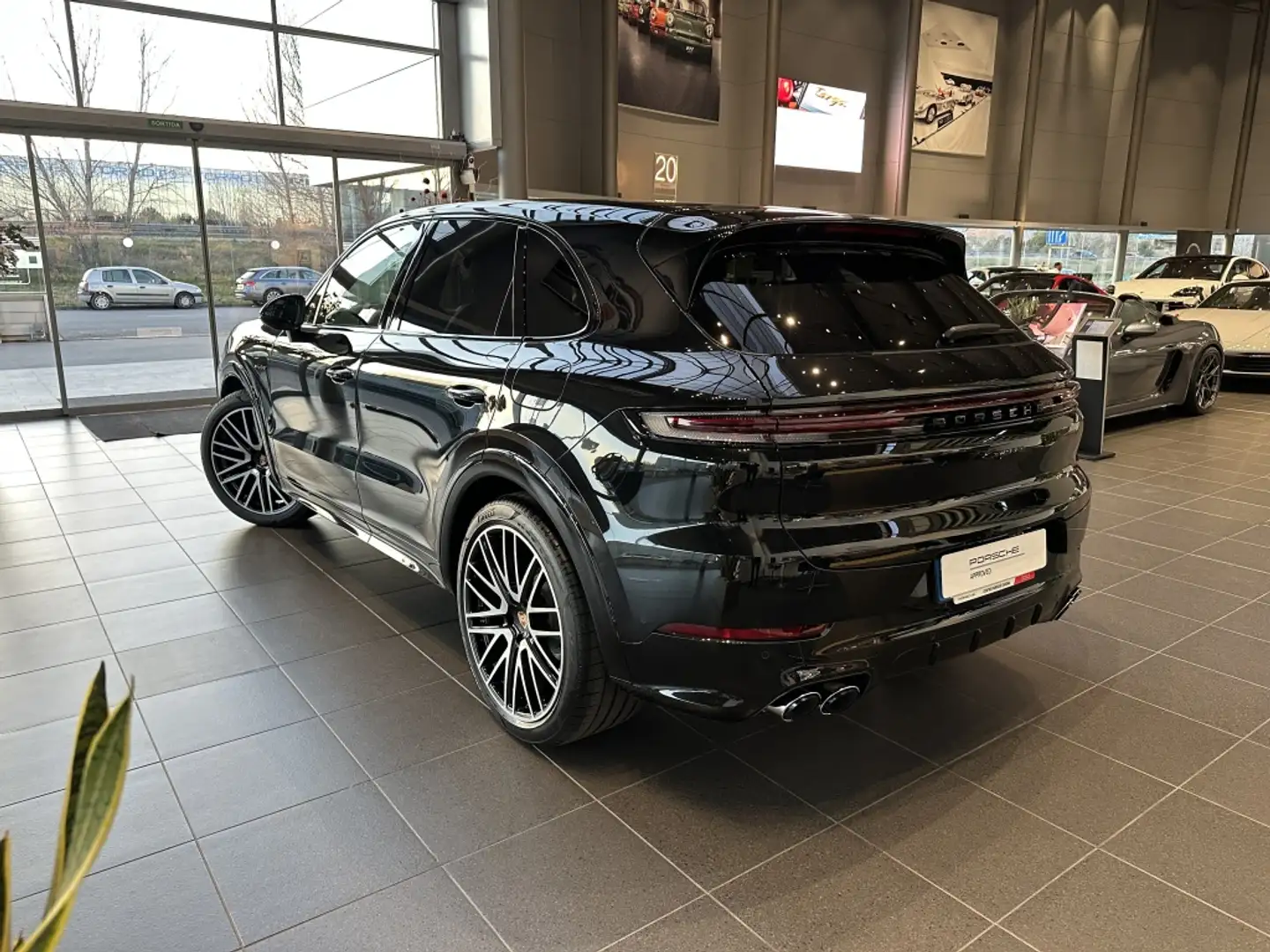 Porsche Cayenne E-Hybrid Aut. Schwarz - 2