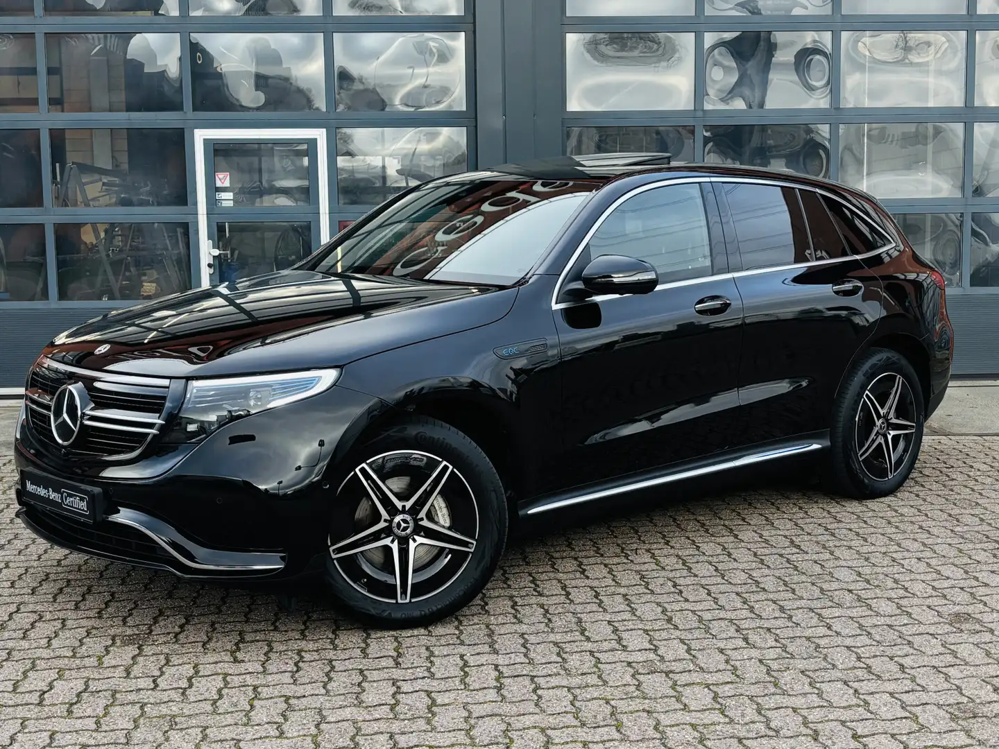 Mercedes-Benz EQC 400 4-Matic AMG Line 80 kWh | Premium Plus | Distronic Schwarz - 2