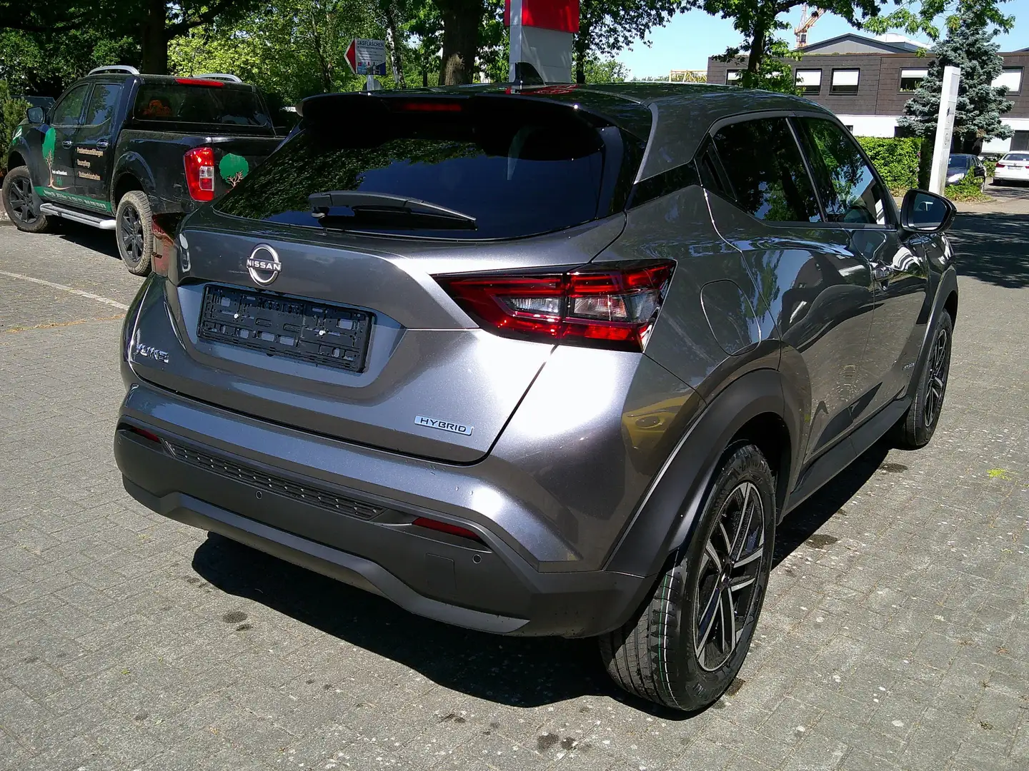 Nissan Juke 1,6 HYBRID 143 PS 4AMT N-CONNECTA Winter II BFS Grijs - 2