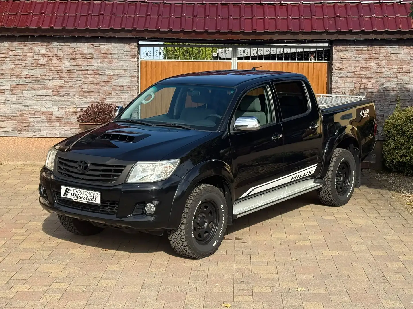 Toyota Hilux 3.0 Turbodiesel Double Cab Life 4x4*1.Hand* Schwarz - 1
