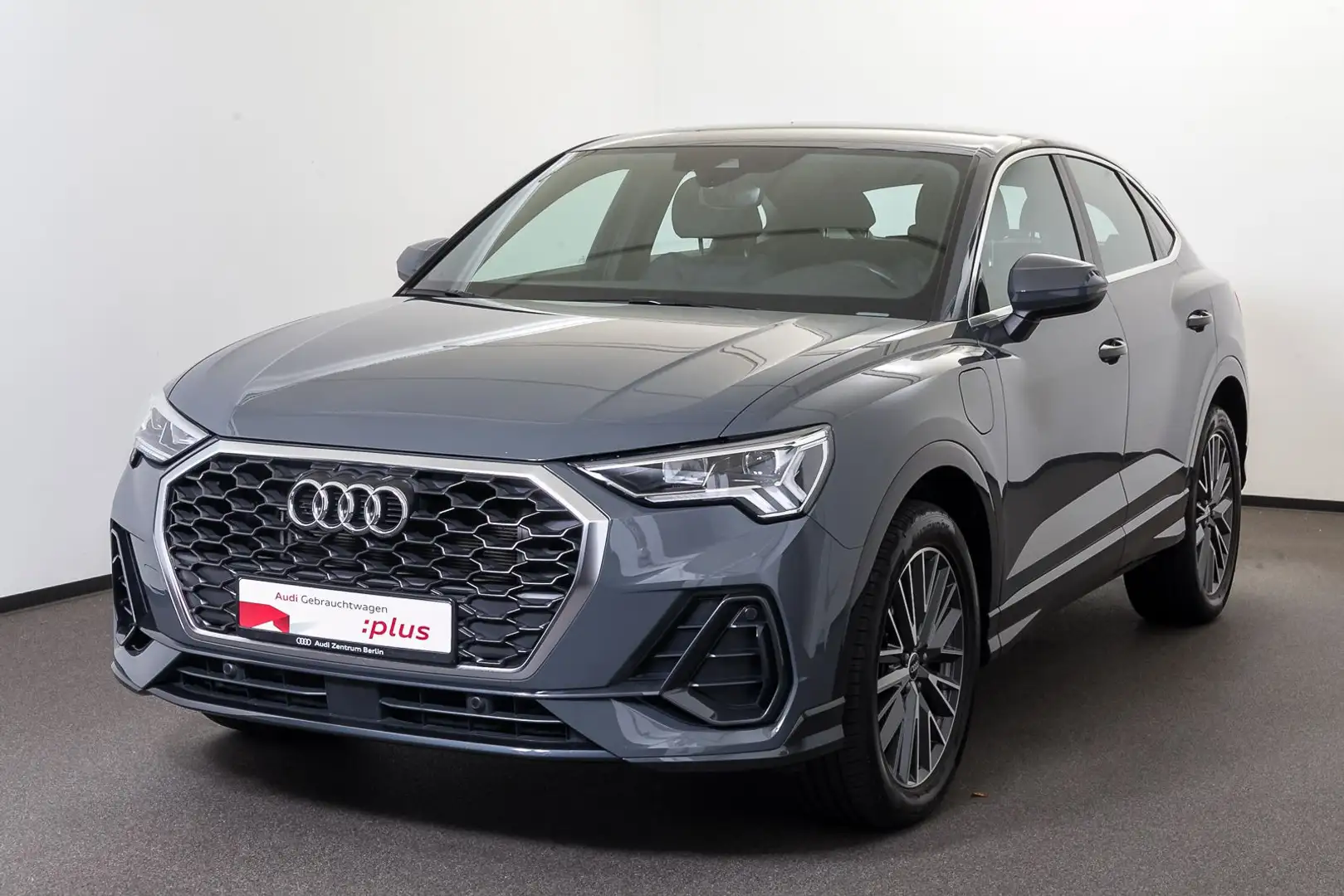 Audi Q3 45 TFSI e S tr. PDC RFK LED NAVI Grau - 2