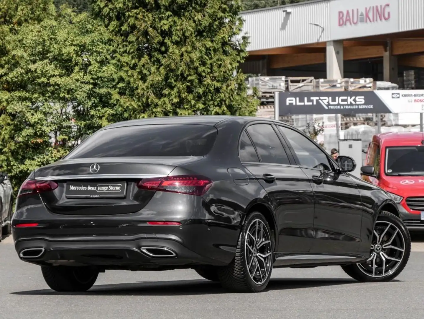 Mercedes-Benz E 220 d AMG/Pano/AHK/Distr/Night/LED/Totw/Cam/19 Grijs - 2