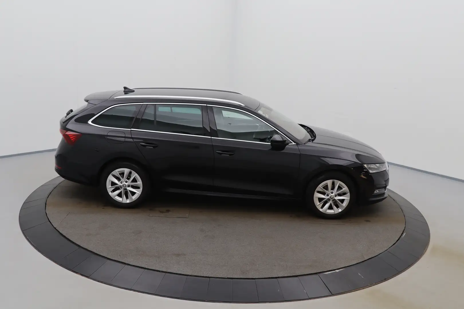Skoda Octavia Combi 2.0 CR TDi Clever+ LED GPS PDC Carplay LANE Noir - 2