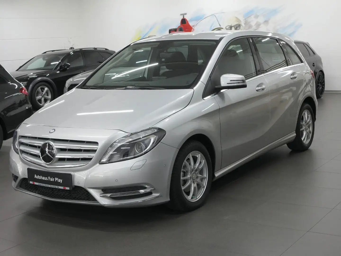 Mercedes-Benz B 180 Aut. NAVI/XENON/KAMERA/UNFALLFREI! Silber - 1
