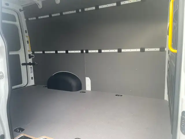Volkswagen Crafter view 9