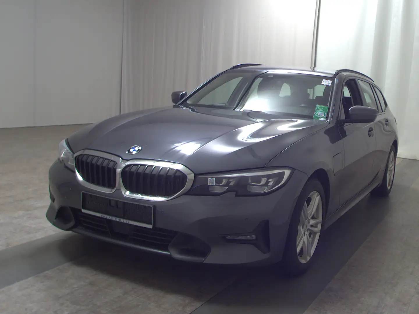 BMW 330 e Touring Sport Line AHK LED el.Heck HiFi vc Grau - 2