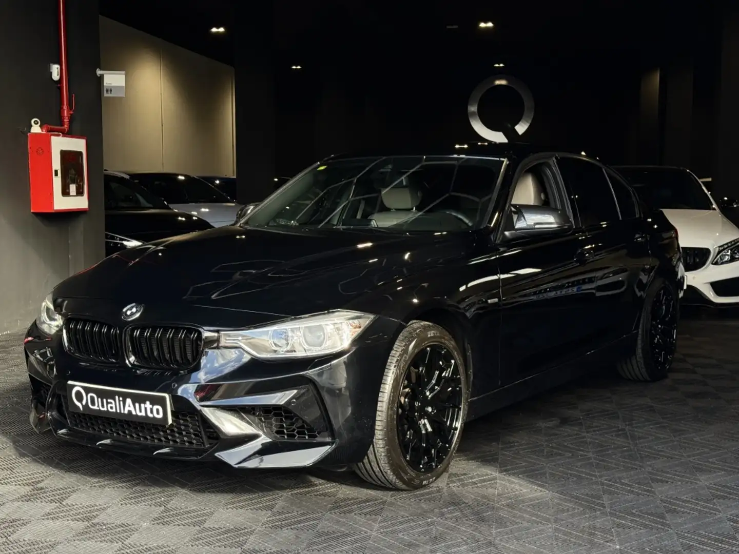 BMW 320 320dA Zwart - 2
