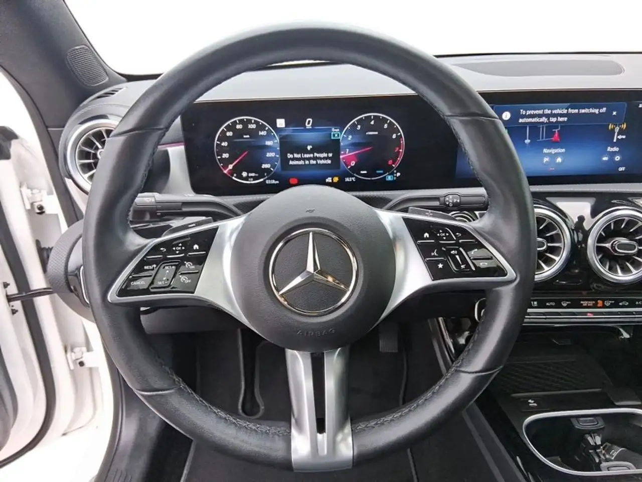 Mercedes-Benz CLA снимка Mercedes-Benz CLA