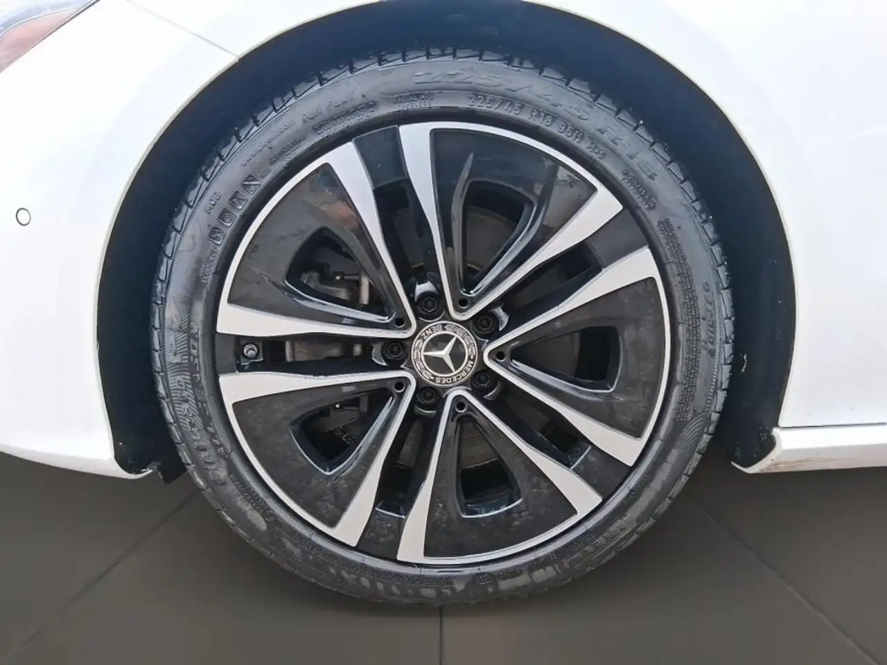 Mercedes-Benz CLA снимка Mercedes-Benz CLA