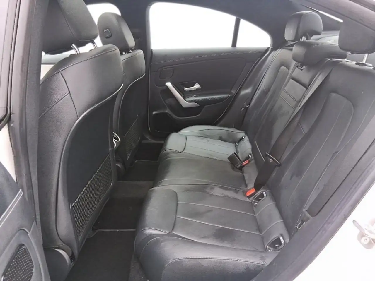 Mercedes-Benz CLA снимка Mercedes-Benz CLA