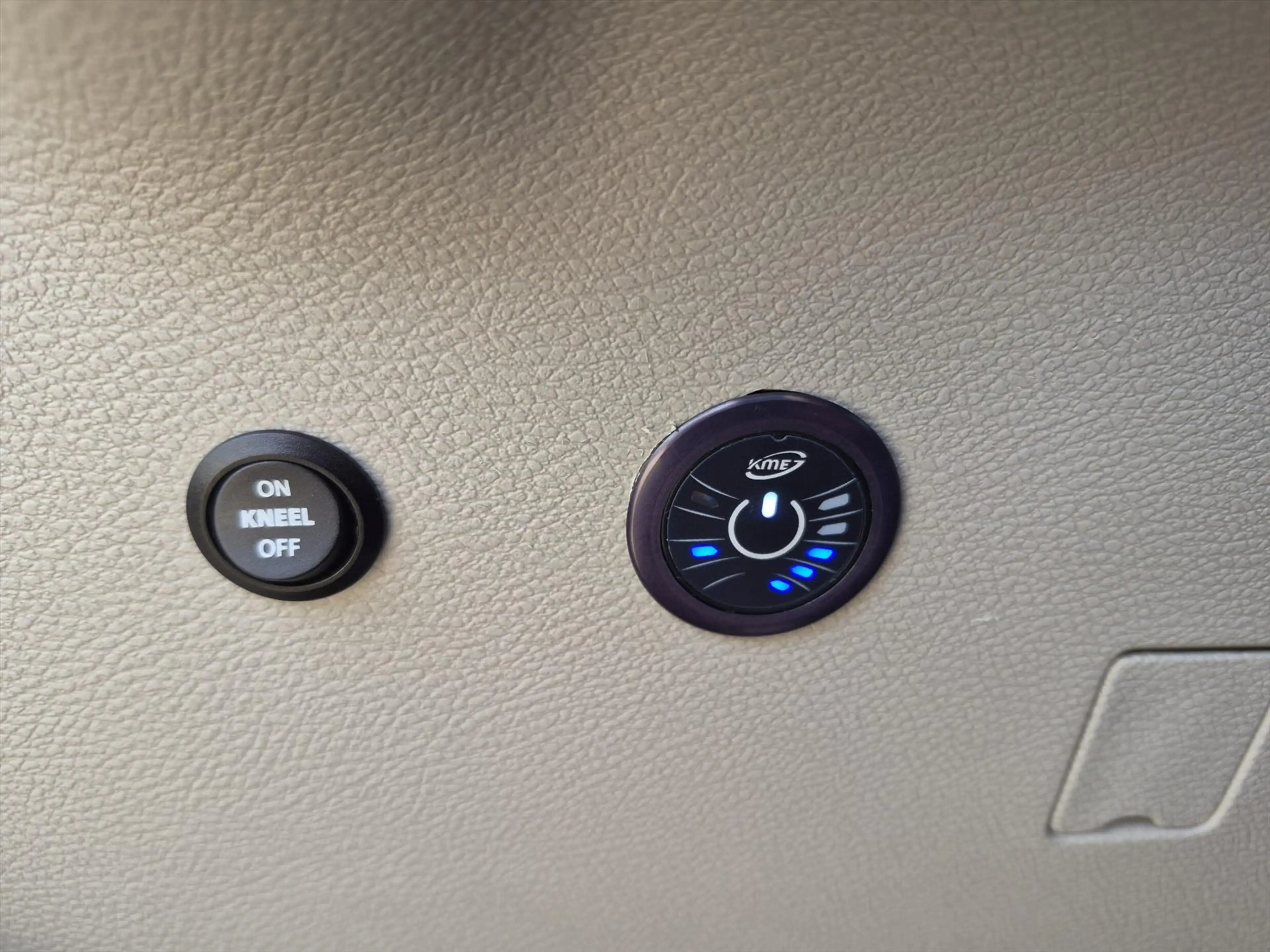 Chrysler Pacifica — photo 27