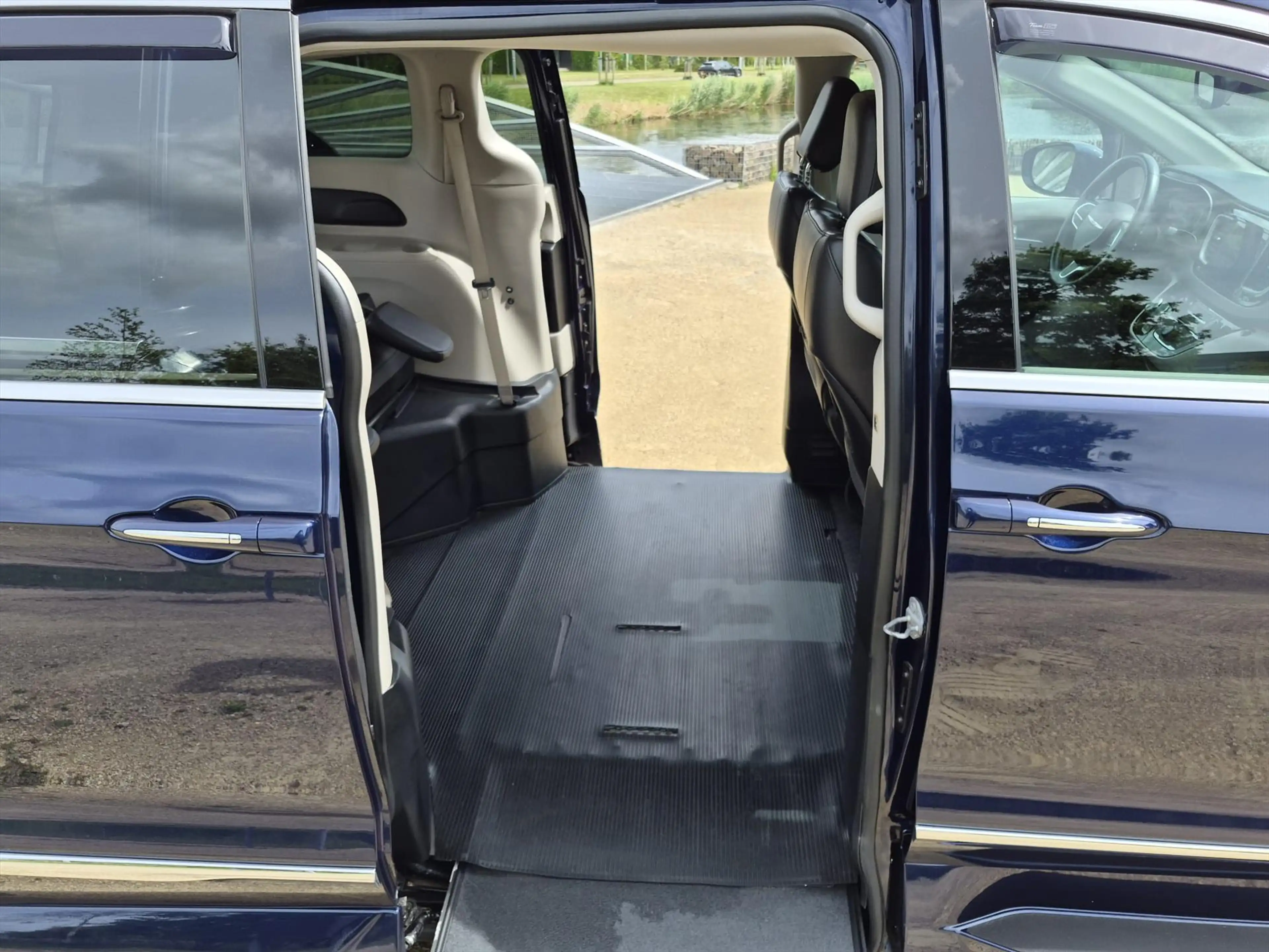 Chrysler Pacifica — photo 6