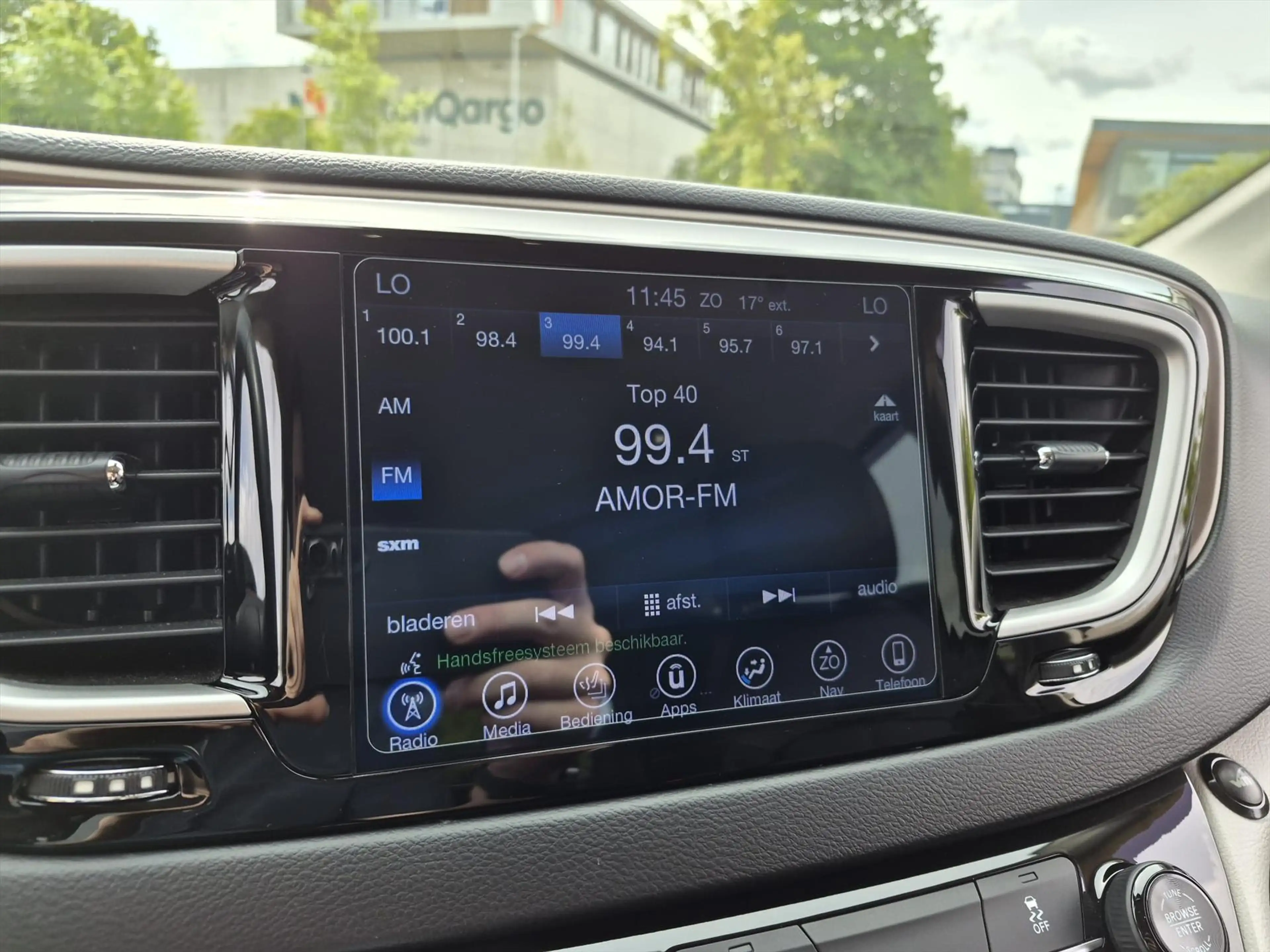 Chrysler Pacifica — photo 22