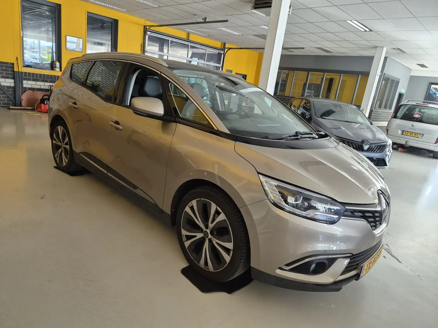 Renault Scenic 1.3 TCe Bose 7p. Brons - 1