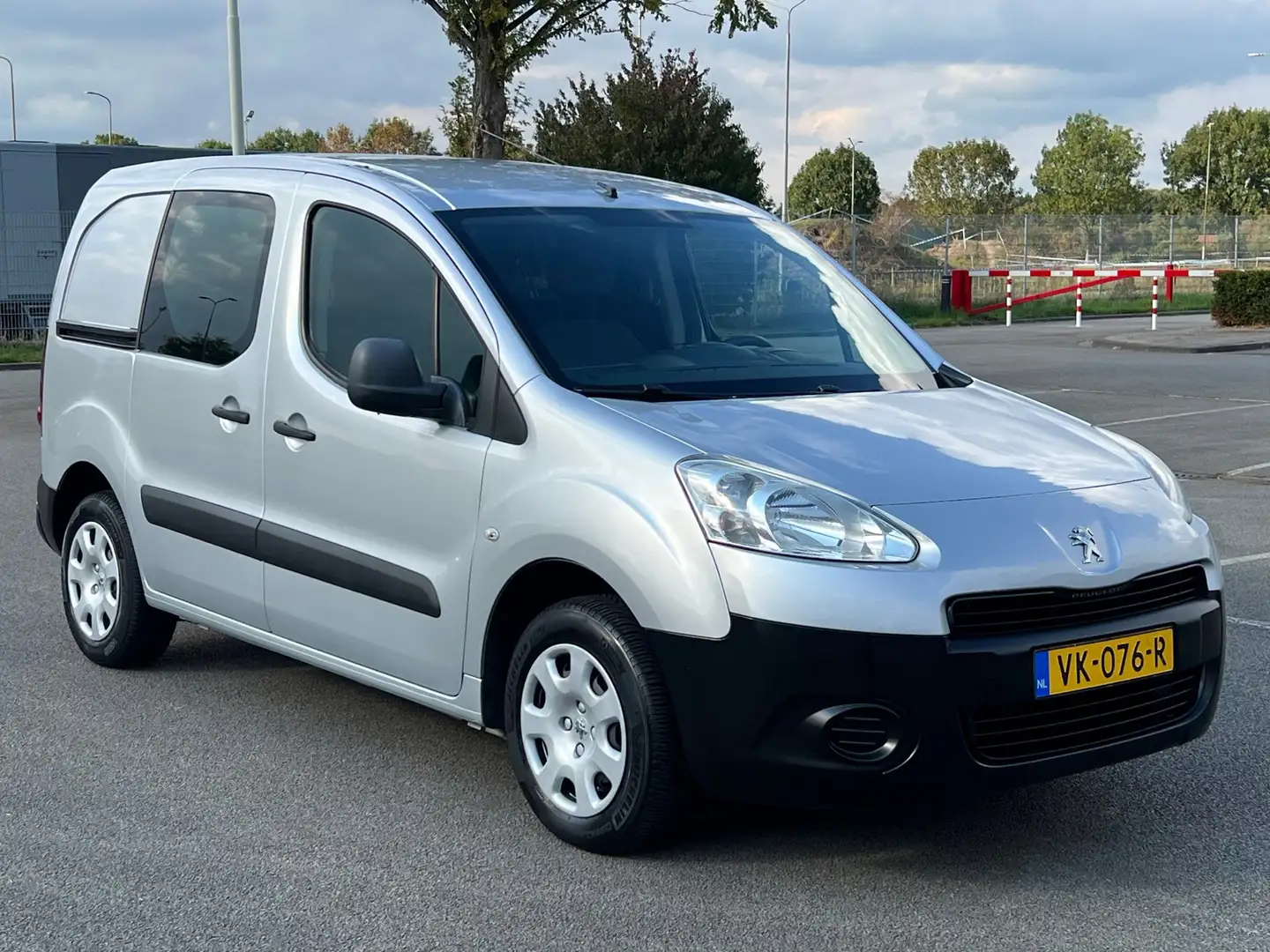 Peugeot Partner 120 1.6 HDI L1 XR Profit+ Compleet dealer OH Zilver - 2