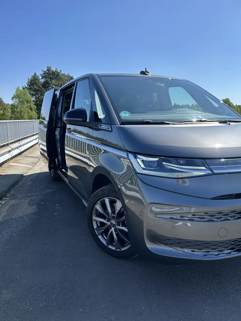 Volkswagen T7 Multivan Style lang Grau - 1