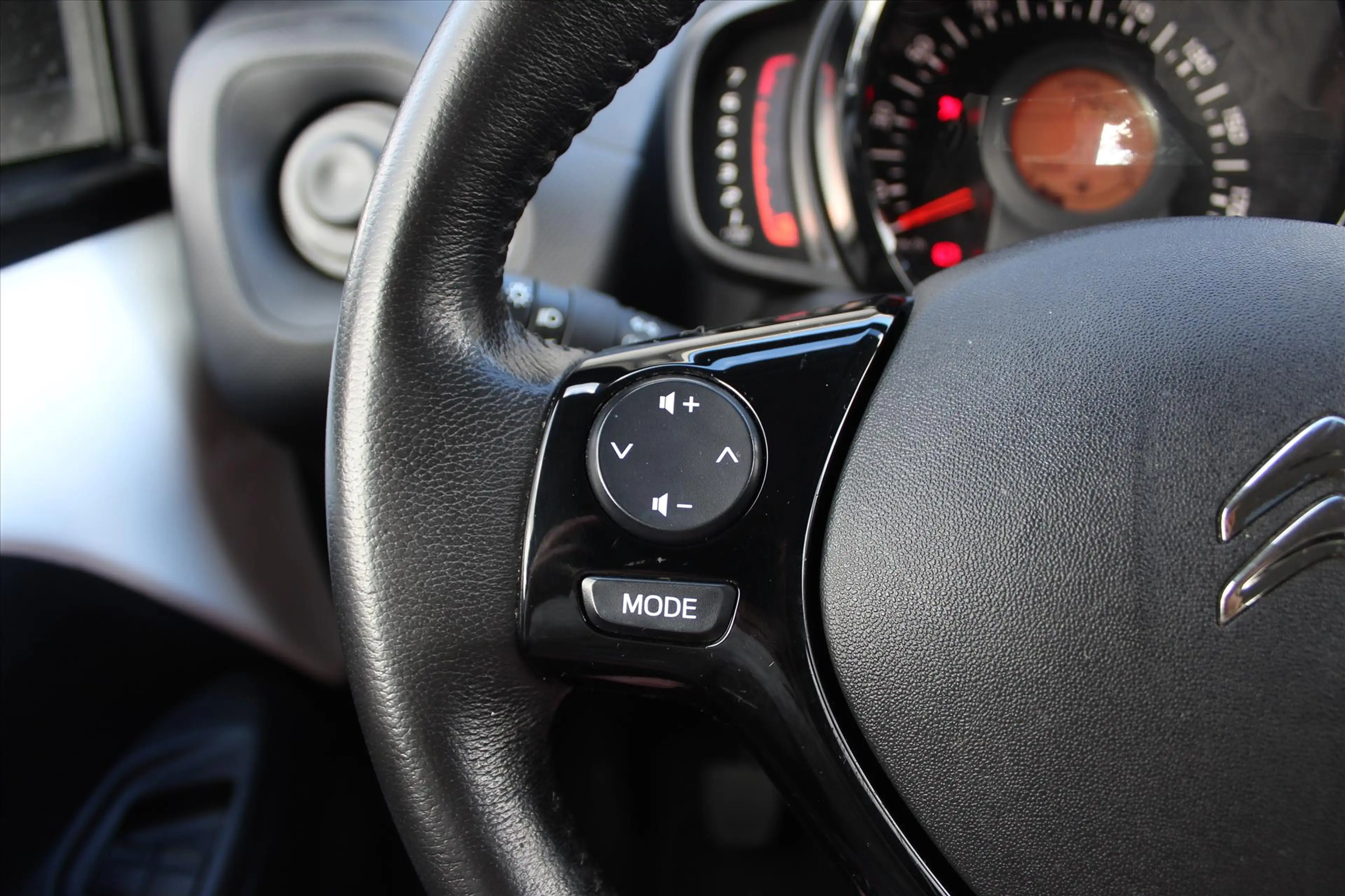 Citroen C1 1.0 VTi 72PK S&S 5D Feel — photo 18