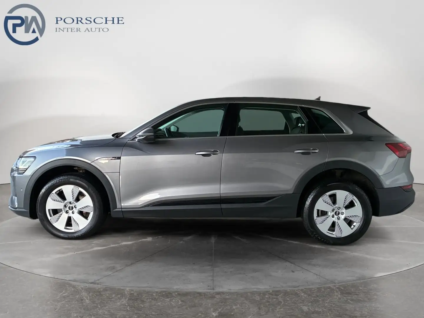 Audi e-tron 55 quattro 300 kW Business Grau - 2
