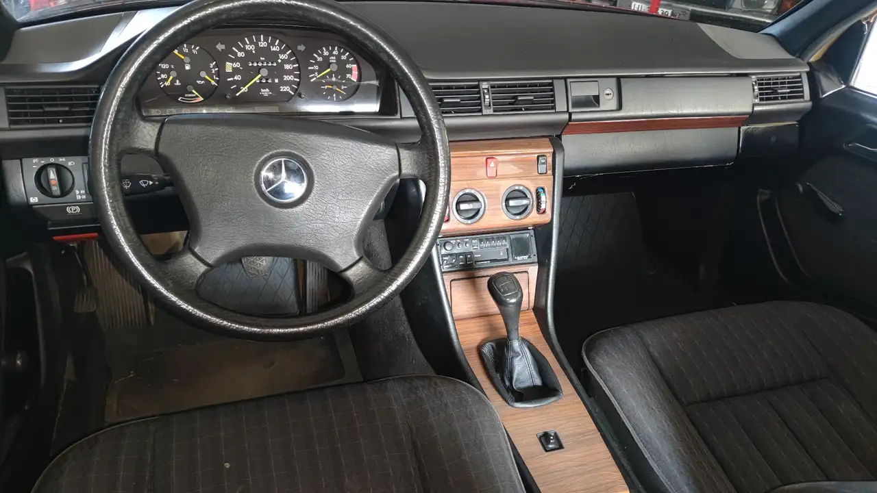 Mercedes-Benz E 230 W 124 5-Gang, foto 9