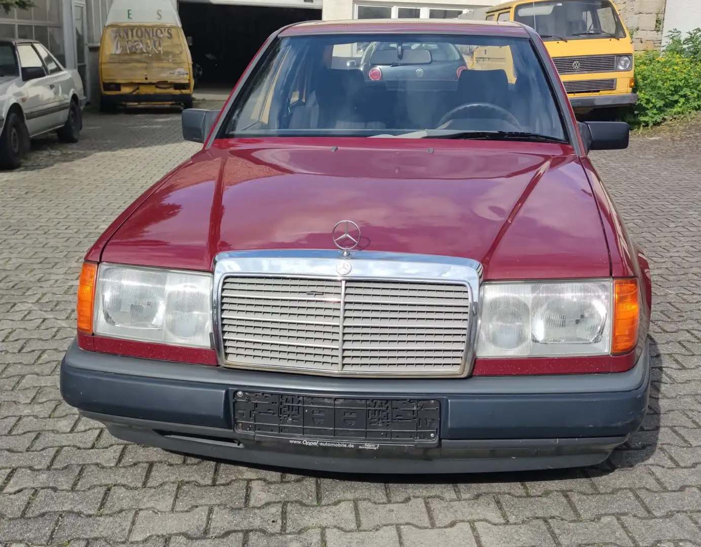 Mercedes-Benz E 230 W 124 5-Gang  TÜV & H-Kennzeichen neu Červená - 2