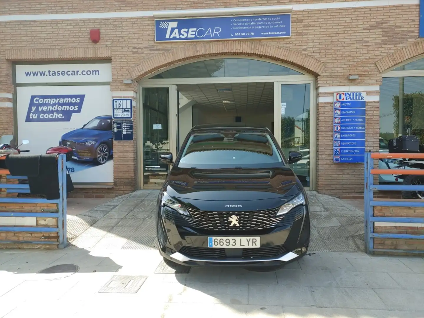 Peugeot 3008 1.5BlueHDi Allure Pack S&S 130 Negro - 1