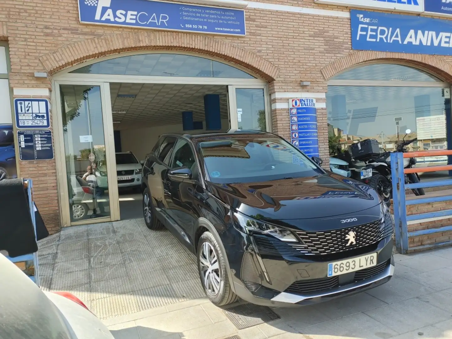 Peugeot 3008 1.5BlueHDi Allure Pack S&S 130 Negro - 2