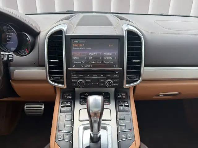Porsche Cayenne view 14