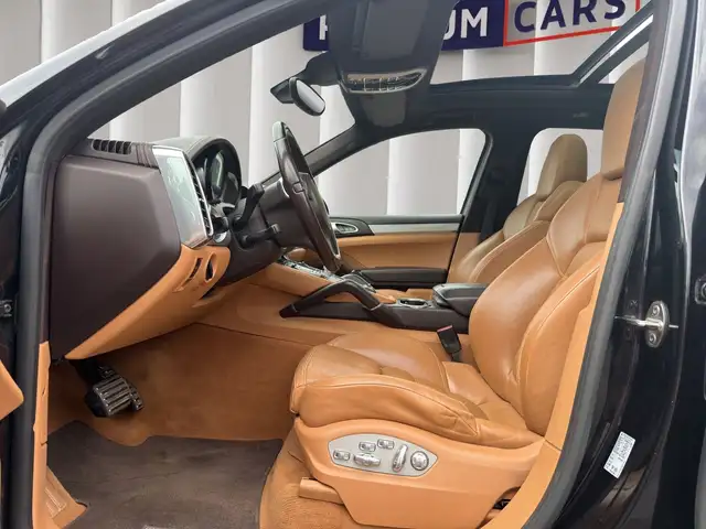 Porsche Cayenne view 10