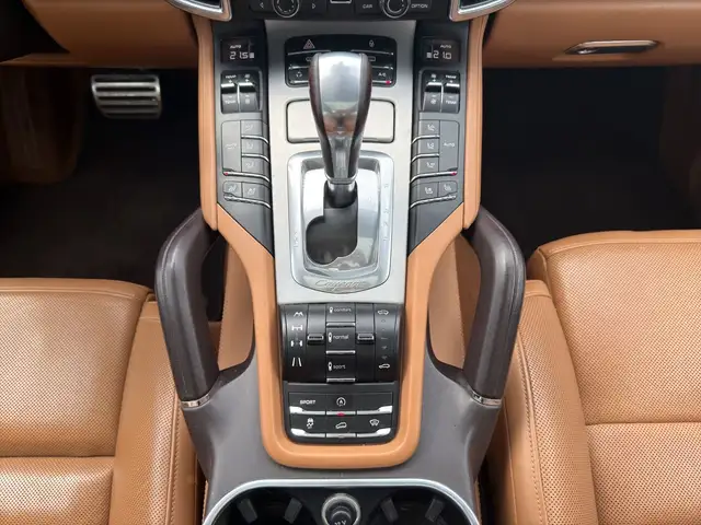 Porsche Cayenne view 15