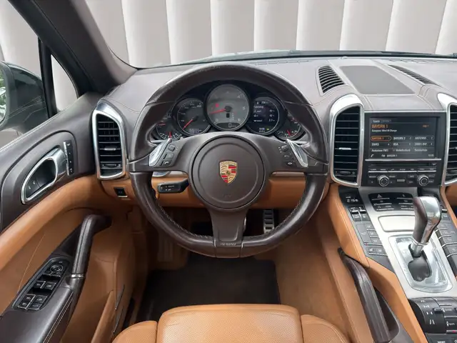 Porsche Cayenne view 12
