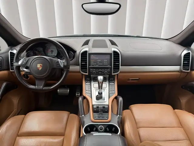 Porsche Cayenne view 11